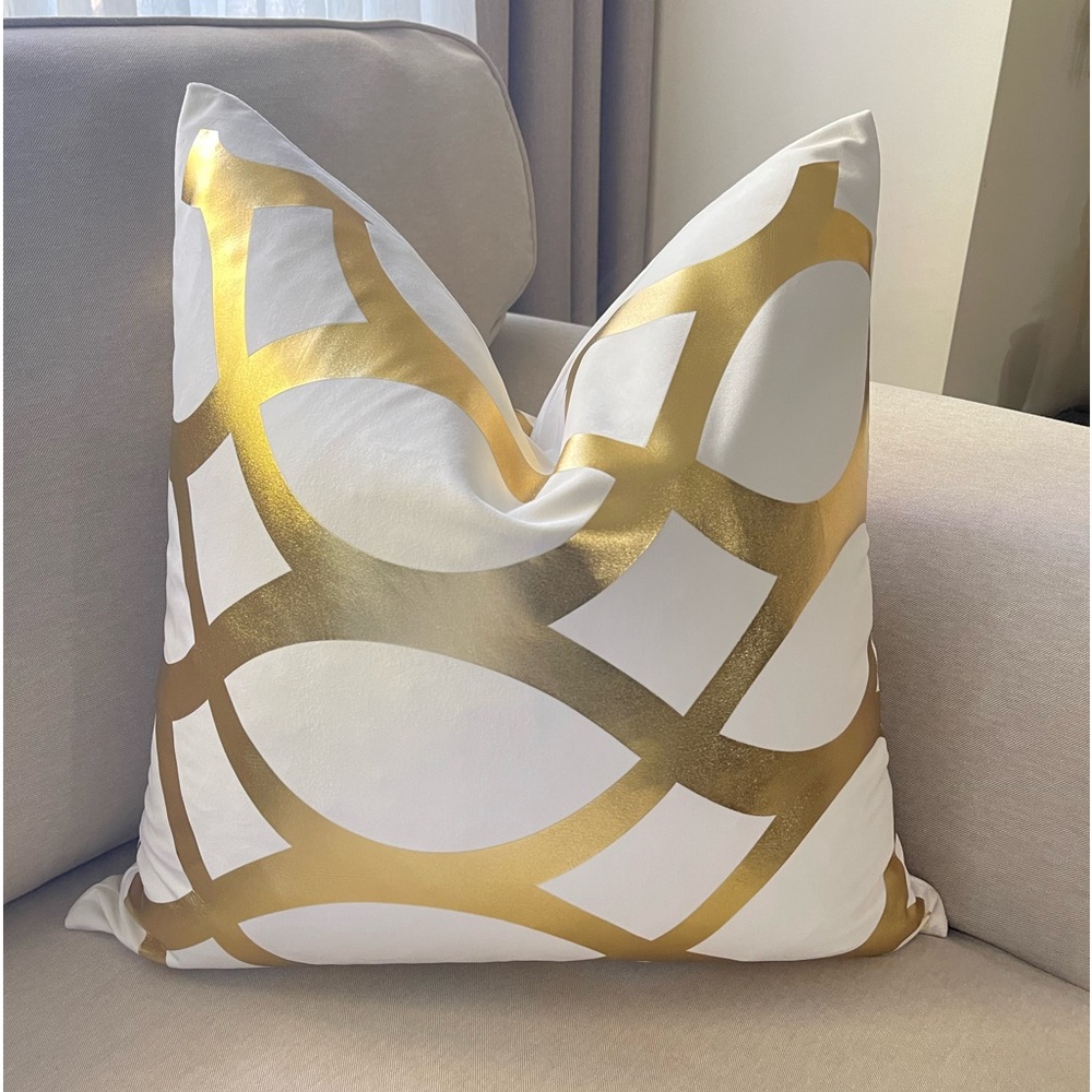 TwoLuxury white and gold foil pillow Size 22x22 in - Picture 9 of 13